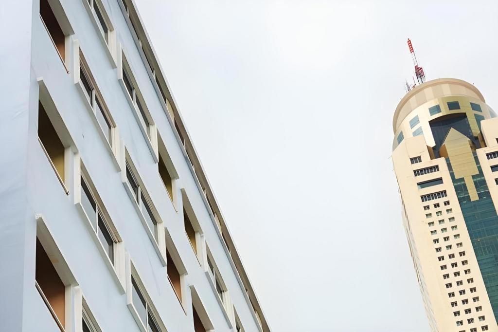 J Two S Pratunam Hotel Bangkok Dış mekan fotoğraf